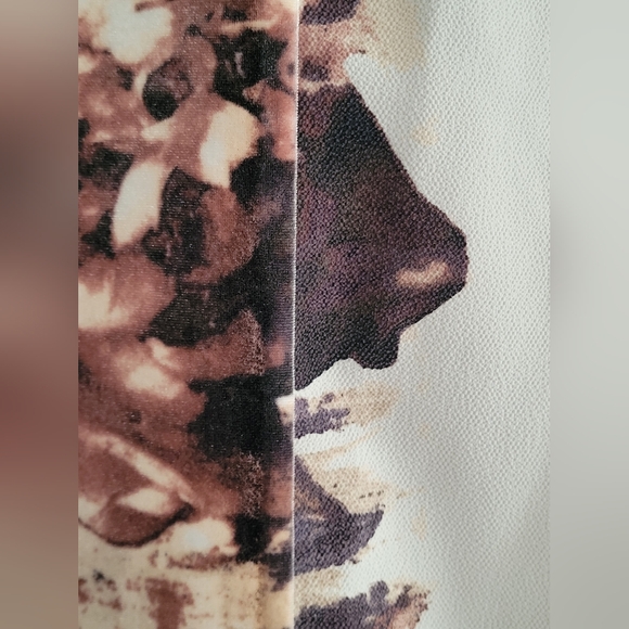 Vera Wang sleeveless blouse in size small. - Picture 3 of 5